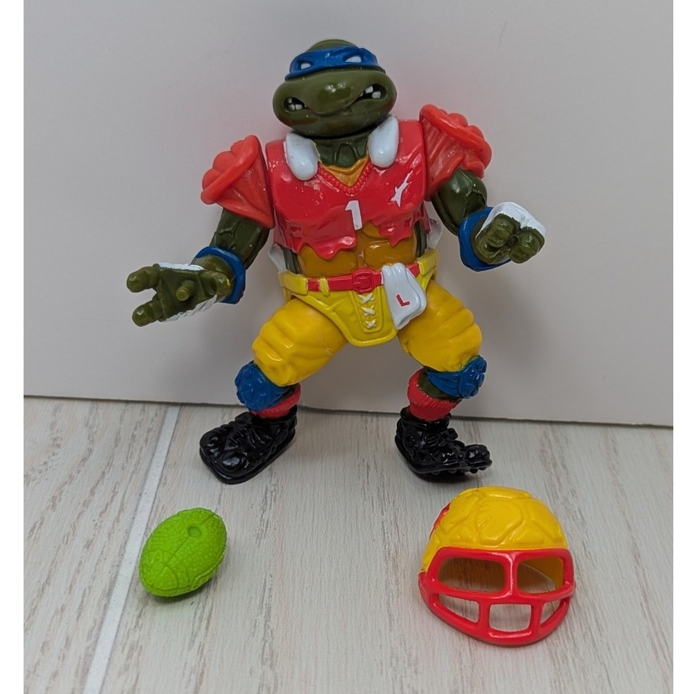 Playmates TMNT Vintage 1991  TD Tossin Leo Leonardo Football Figure Complete